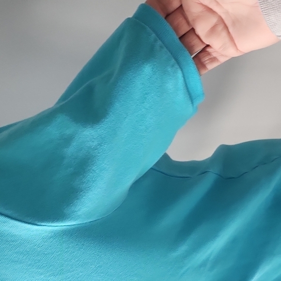 American Eagle Classic Fit turquoise polo with Tiki applique Size: MT - Picture 5 of 10